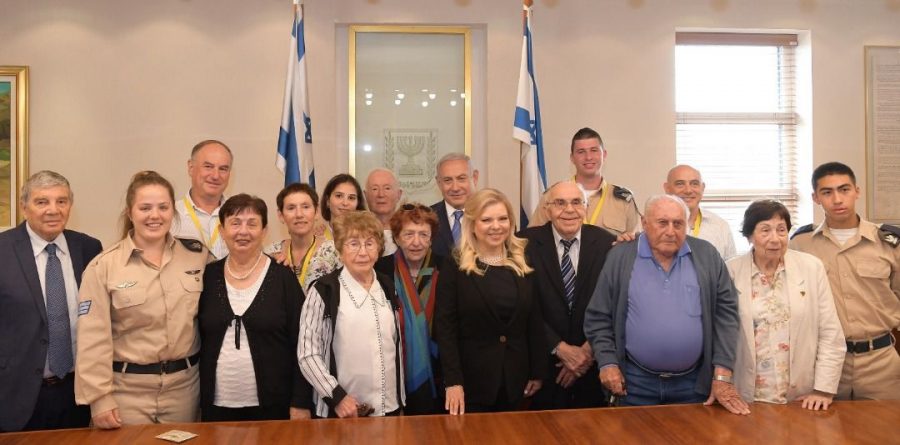 Israeli+Prime+Minister+Benjamin+Netanyahu+and+his+wife%2C+Sara%2C+meet+with+the+Holocaust+survivors+who+will+light+torches+at+the+annual+Yom+Hashoah+ceremony+at+Yad+Vashem%2C+May+1%2C+2019.%C2%A0Photo%3A+Amos+Ben-Gershom%2FIsraeli+Government+Press+Office