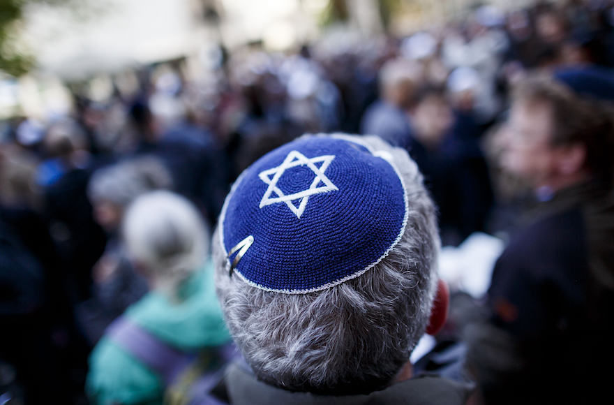 German+tabloid+publishes+cut-out+kippah+to+wear+in+solidarity+with+country%E2%80%99s+Jews