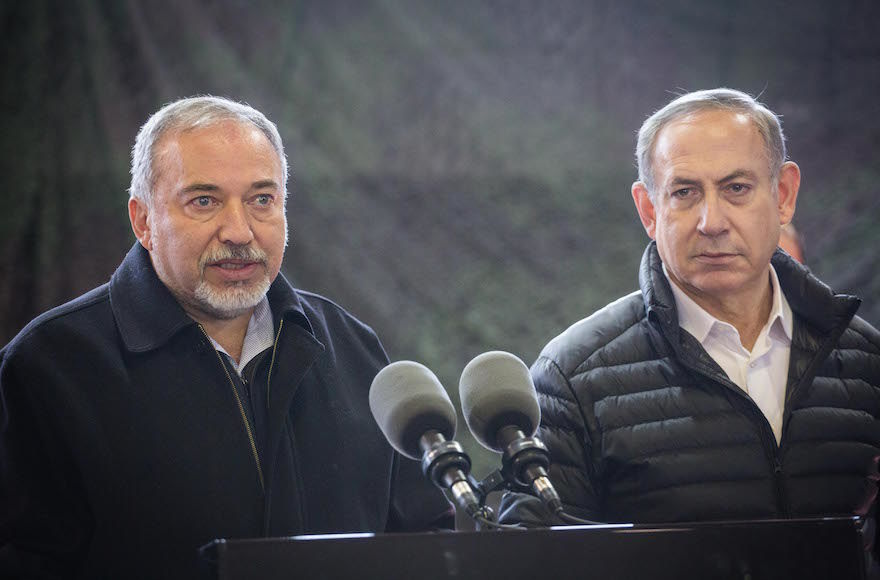 Benjamin+Netanyahu%2C+right%2C+and+then-+Israeli+Defense+Minister+Avigdor+Liberman+delivering+a+statement+to+the+press%2C+Jan.+10%2C+2017.+%28Hadas+Parush%2FFlash90%29