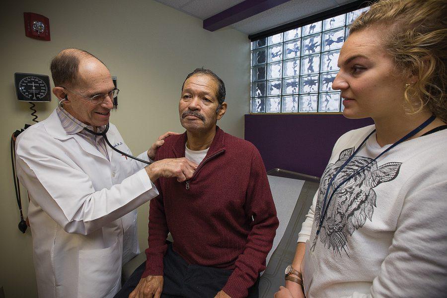 Dr. Gary Ratkin, a retired oncologist, meets with a patient at Casa de Salud, a low-cost health clinic in St. Louis city. PHOTO: ODELL MITCHELL JR./COURTESY CASA DE SALUD