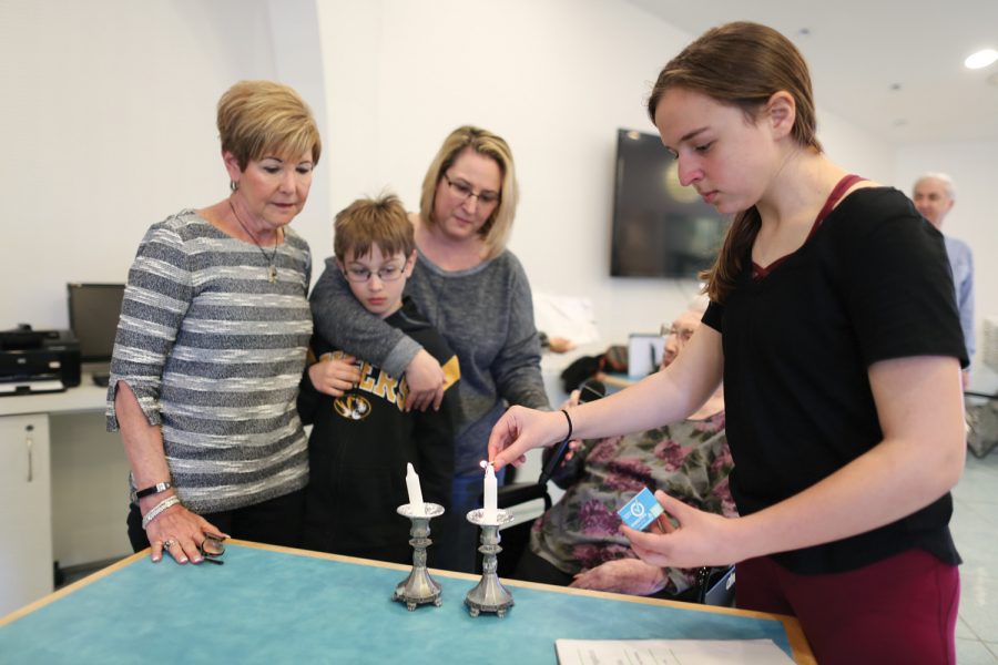 Sheila Shucart, Brayden Miederhoff, Heather Miederhoff, Bonnie Rosen and Madison Miederhoff recite the blessing after lighting Shabbat candles during a service at Delmar Gardens West in April. Photo: Bill Motchan