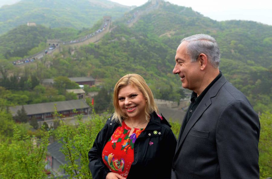 Israeli+Prime+Minister+Benjamin+Netanyahu+and+his+wife+Sara+Netanyahu+visiting+the+Great+Wall+of+China%2C+May+9%2C+2013.+%28Avi+Ohayon%2FGPO%2FFLASH90%29