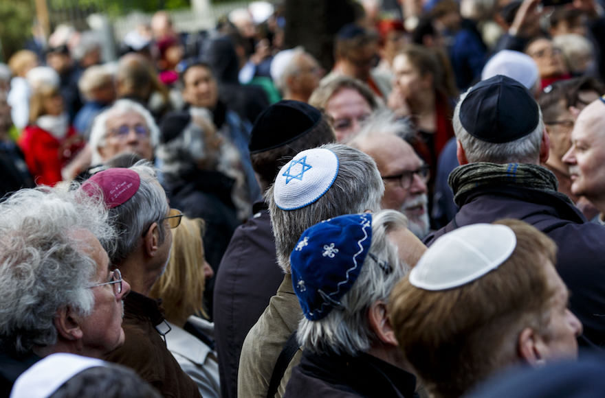 Anti-Semitism+czar+tells+Germans+to+wear+kippahs+in+public+in+solidarity+with+Jews