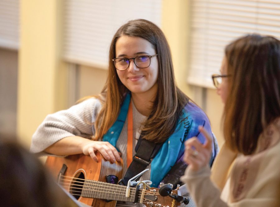Lucy Greenbaum takes part in the 2019 Songleader Boot Camp held in St. Louis at the Jewish Community Center. Photo by Jack Hartzman