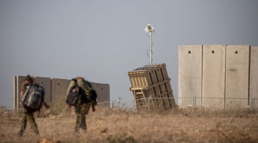 Israeli+soldiers+walk+near+an+Iron+Dome+anti-missile+battery+in+the+southern+Israeli+city+of+Sderot%2C+Aug.+9%2C+2018.+%28Yonatan+Sindel%2FFlash90%29%C2%A0