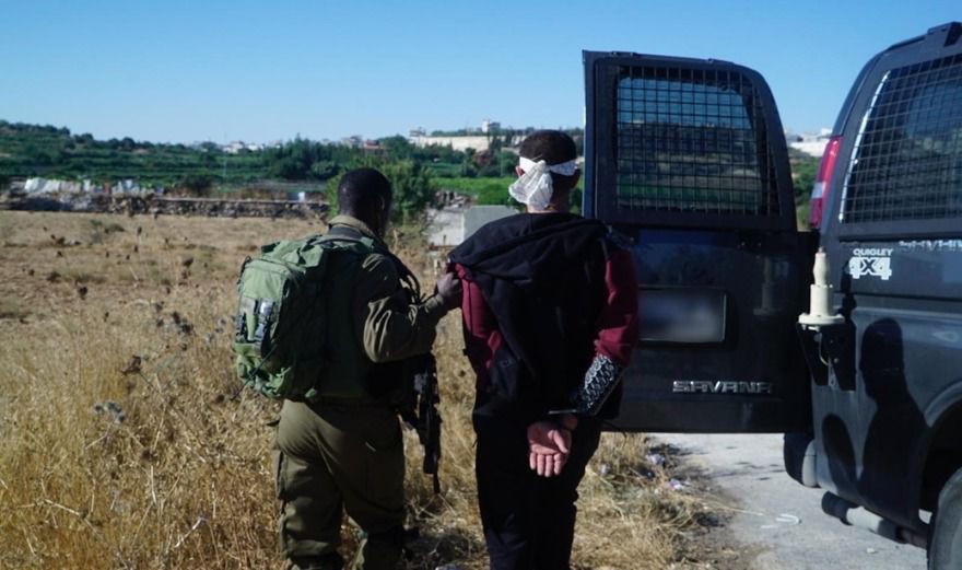 Israeli+soldiers+arrest+two+Palestinian+men+suspected+in+the+muirder+of+yeshiva+student+Dvir+Sorek+on+Aug.+10%2C+2019+from+their+homes+in+the+Palestinian+village+Beit+Khalil%2C+north+of+Hebron+in+the+West+Bank.+%28Courtesy+of+the+IDF%29