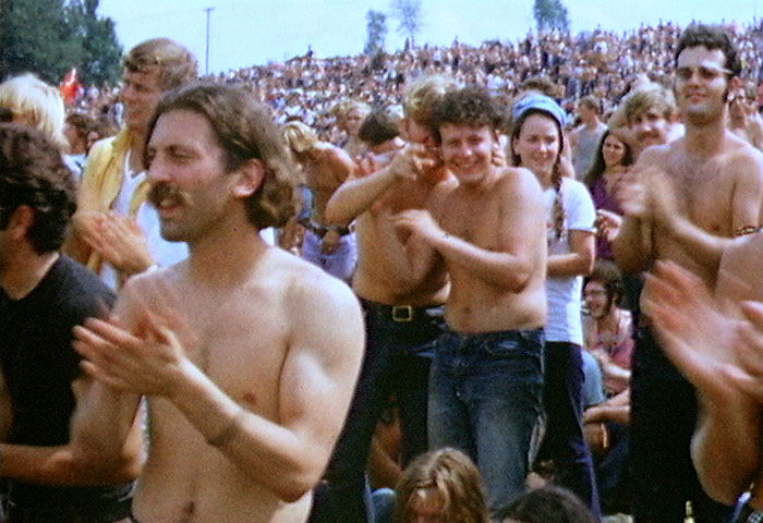 %C2%A0Part+of+the+crowd+on+the+first+day+of+the%C2%A0Woodstock+Festival.+Photo%3A%C2%A0Derek+Redmond%C2%A0and+Paul+Campbell%2FWikimedia+Commons