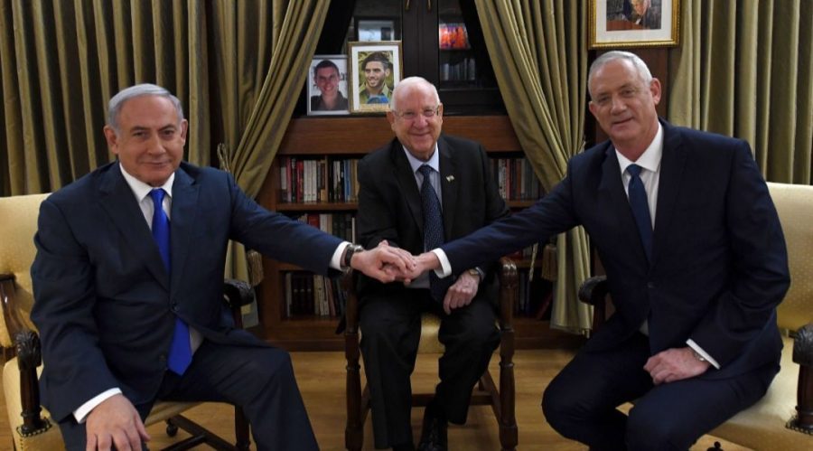 Prime+Minister+Benjamin+Netanyahu%2C+left%2C+and+Benny+Gantz+flank+Israeli+President+Reuven+Rivlin+at+the+presidents+residence+in+Jerusalem%2C+Sept.+23%2C+2019%2C+They+met+to+discuss+forming+a+unity+government.+Photo%3A+Haim+Zach%2FIsraeli+Government+Press+Office