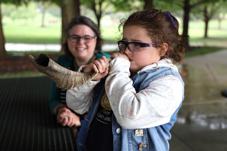Chabad of Chesterfield transformed a pavilion in Chesterfield’s Central Park into a Shofar Factory on Sunday, helping participants craft their own horn instrument and learn the traditional sequence of notes sounded on Rosh Hashanah. Photo: Bill Motchan