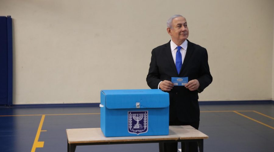 Israeli+Prime+Minister+Benjamin+Netanyahu+casts+his+ballot+at+a+voting+station+in+Jerusalem%2C+Sept.+17%2C+2019.+Photo%3A+Alex+Kolomoisky%2FPool%2FFlash90