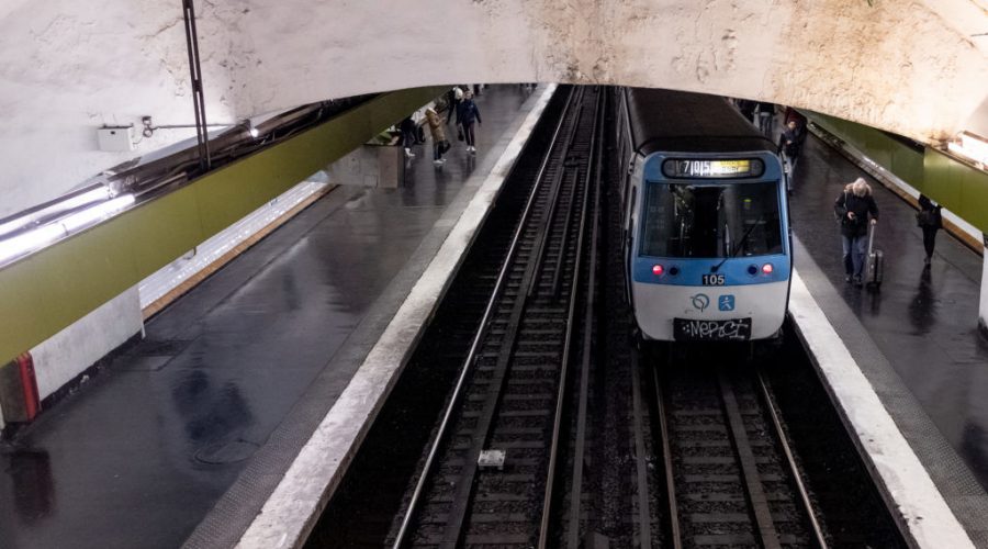 Israeli+student+beaten+on+Paris+Metro+train+after+he+was+heard+speaking+Hebrew