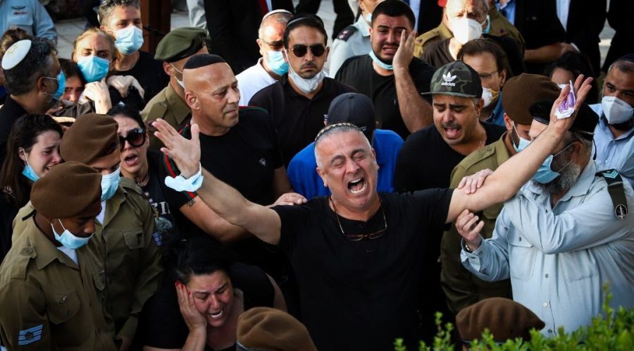 Baruch Ben-Yigal, the father of Sgt. Amit Ben-Yigal, and other family and friends mourn at the slain soldiers funeral in Beer Yaakov cemetery, May 12, 2020. (Yossi Aloni/Flash90)