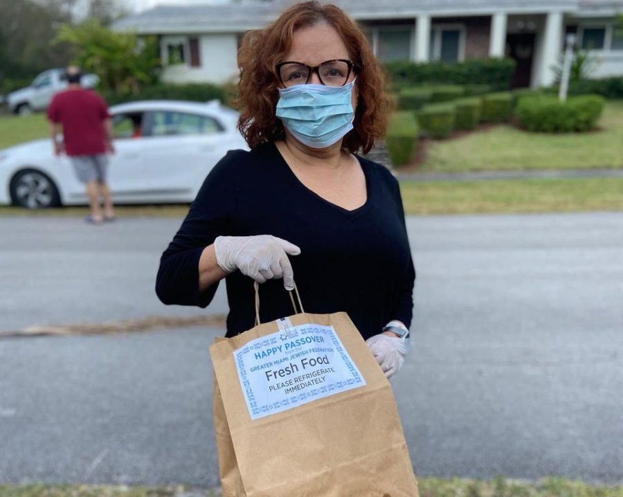 Roxana Rapaport helps deliver Seder meals to homebound citizens through efforts organized by the Greater Miami Jewish Federation Jewish Volunteer Center. (Courtesy of Miami Jewish Federation)