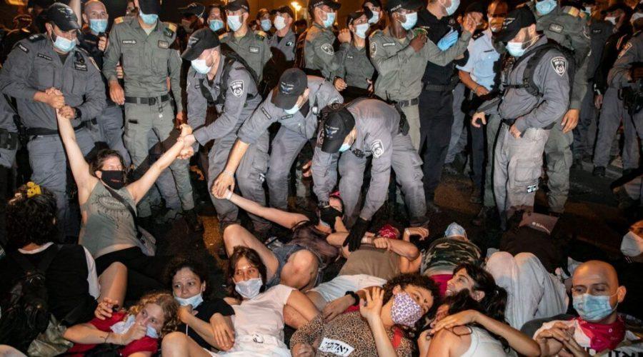 Israel+Police+officers+remove+demonstrators+at+the+end+of+a+protest+against+Benjamin+Netanyahu+outside+the+prime+ministers+official+residence+in+Jerusalem+on+Aug.+30%2C+2020.+%28Olivier+Fitoussi%2FFlash90%29