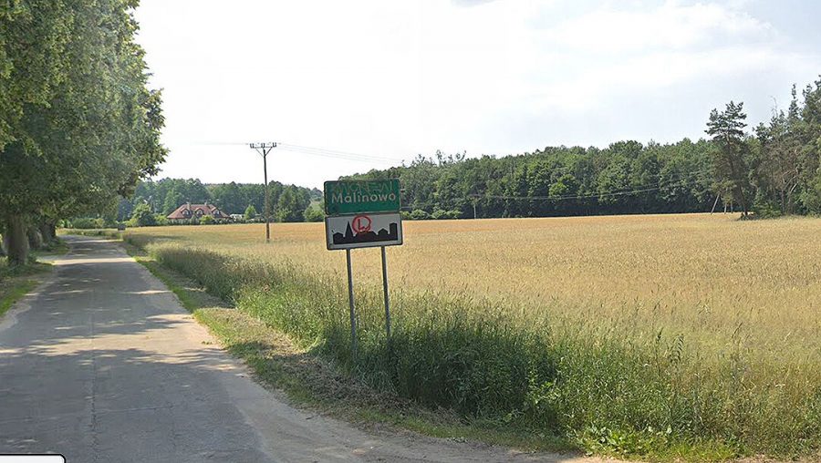 A+sign+at+the+entrance+to+the+village+of+Malinowo%2C+Poland.+%28Google+Maps%29%C2%A0%C2%A0