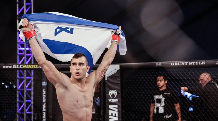 Natan+Levy+proudly+shows+an+Israeli+flag+before+his+matches.+%28Amy+Kaplan%29