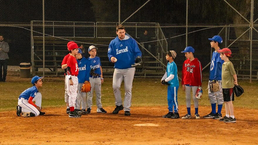 Israeli Little Leaguers taking part in drills with Israels Olympic Baseball team in 2019. Credit: Israel Baseball. 