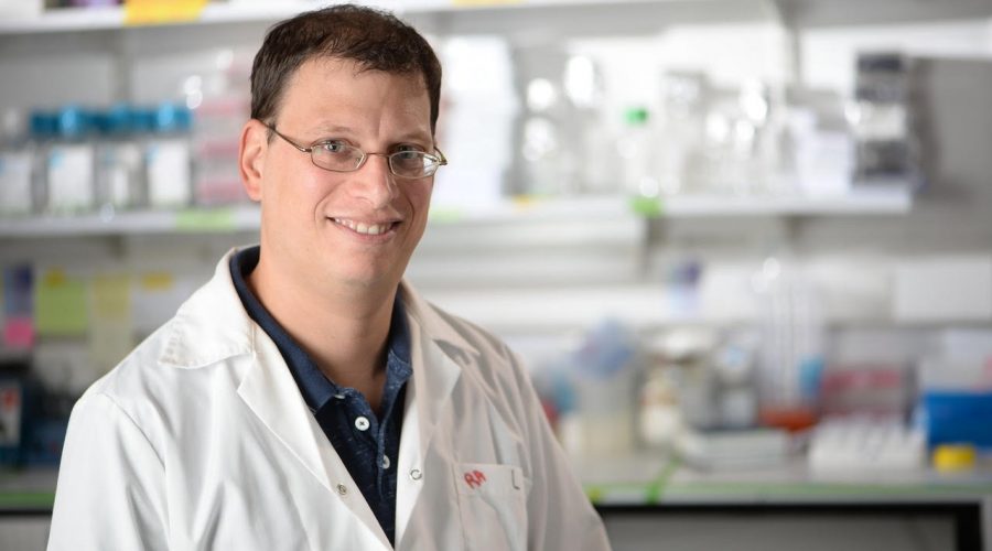 Dr. Oren Parnas of Jerusalem’s Hebrew University is profiling individual pancreatic cancer cells from early stage tumors in a bid to discover markers for early diagnosis. (Aviad Weissman)