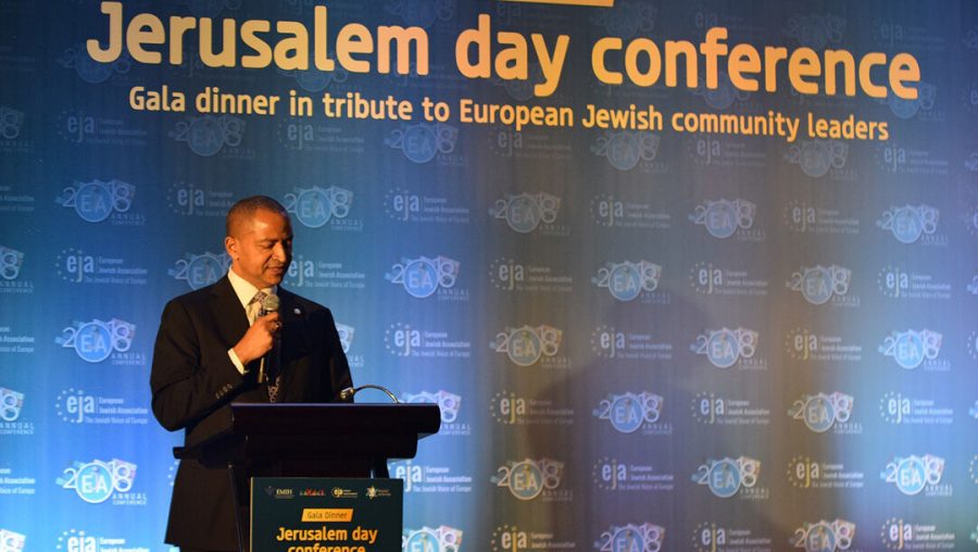 Moise+Katumbi+speaks+at+the+European+Jewish+Association%E2%80%99s+Jerusalem+Day+gala+in+Brussels%2C+Belgium%2C+June+4%2C+2016.+%28Courtesy+of+the+European+Jewish+Association%29