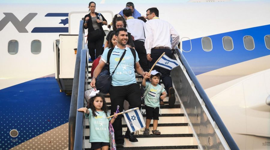 New immigrants from North America arrive on a special  Aliyah Flight on behalf of Nefesh BNefesh organization, at Ben Gurion airport in central Israel on August 14, 2019. Photo by Flash90