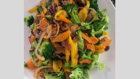 Cooking Kosher: Smothered broccoli with peppers onions and raisins