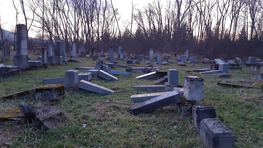 In Slovakia, a retired non-Jewish educator teaches Roma teens about the Holocaust at Jewish cemeteries