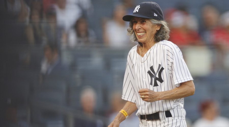 Yankees+make+Jewish+woman+batgirl+60+years+after+turning+her+down