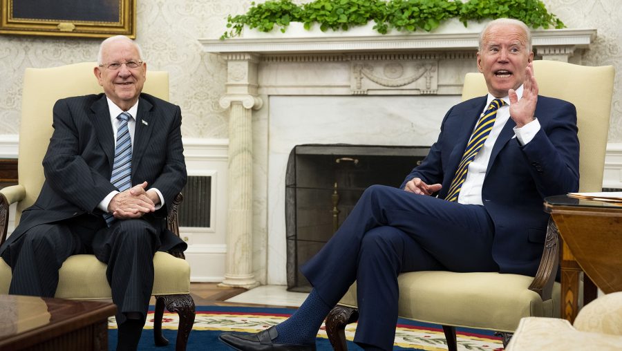 Biden kneels before Orthodox adviser to Israel’s president after learning she has 12 children