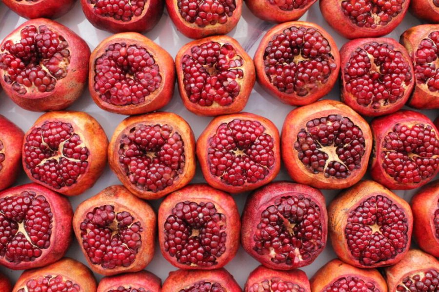 Pomegranates+in+Shuk+HaCarmel%2C+Tel+Aviv%2C+June+2%2C+2019.+Photo+by+Anna+Wachspress
