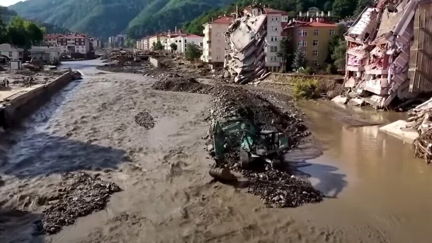 The+aftermath+of+flooding+in+the+town+of+Bozkurt+in+Turkeys+Kastamonu+Province%2C+in+the+Black+Sea+Region.+Source%3A+Screenshot.