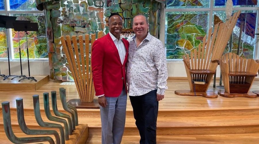 Brooklyn Borough president and Democratic mayoral candidate Eric Adams, left, visited the Hampton Synagogue for a breakfast forum led by Rabbi Marc Schneier, right, Aug. 15, 2021. (Hampton Synagogue)