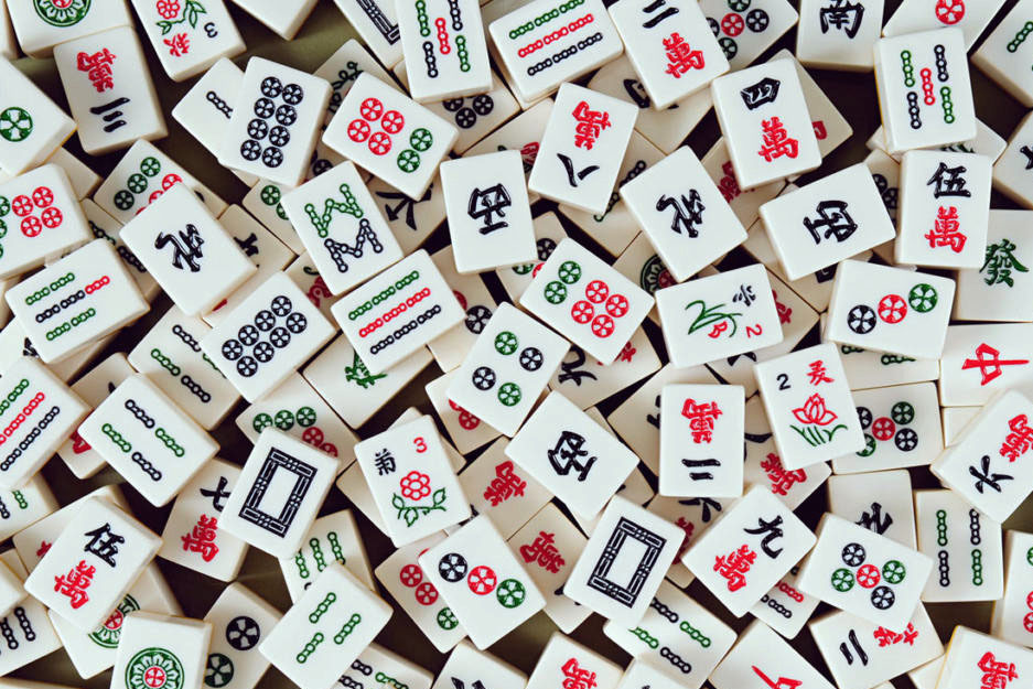 Play mahjong online with real mahjong players or training bots