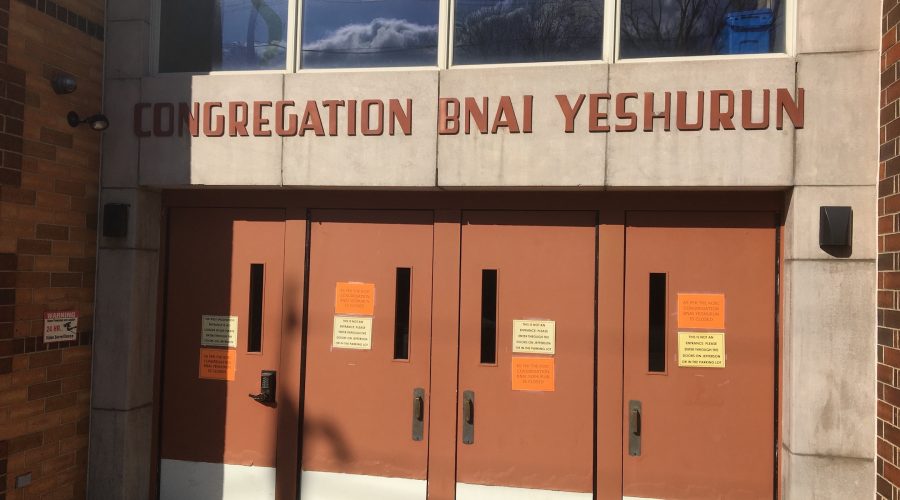 Signs at Congregation Bnai Yeshurun in Teaneck, N.J., indicate that the synagogue is closed by order of the local Orthodox rabbinical council, March 2020. (New York Jewish Week)