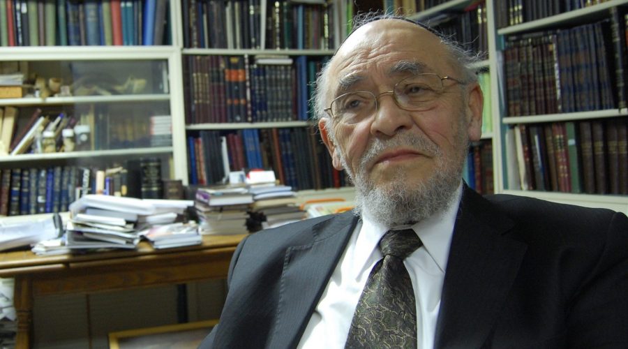 Rabbi Moshe Tendler, who died Sept. 28, was a strong proponent of the view that brain death, rather simply the cessation of a heartbeat, should be considered death according to Jewish law, thus allowing organ donation. (Ben Harris)