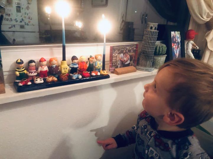 Blended families mix old traditions at Hanukkah and Christmas, creating new ones