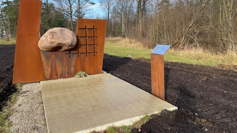A bicycle path passes on either side of a monument to Holocaust survivors buried in a mass grave in Šiauliai, Lithuania, pictured on Nov. 10, 2021. (Courtesy of Rabbi Kalev Kerlin)