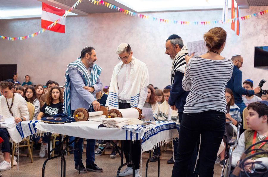 This unique Hanukkah program celebrates a world of Jewish miracles