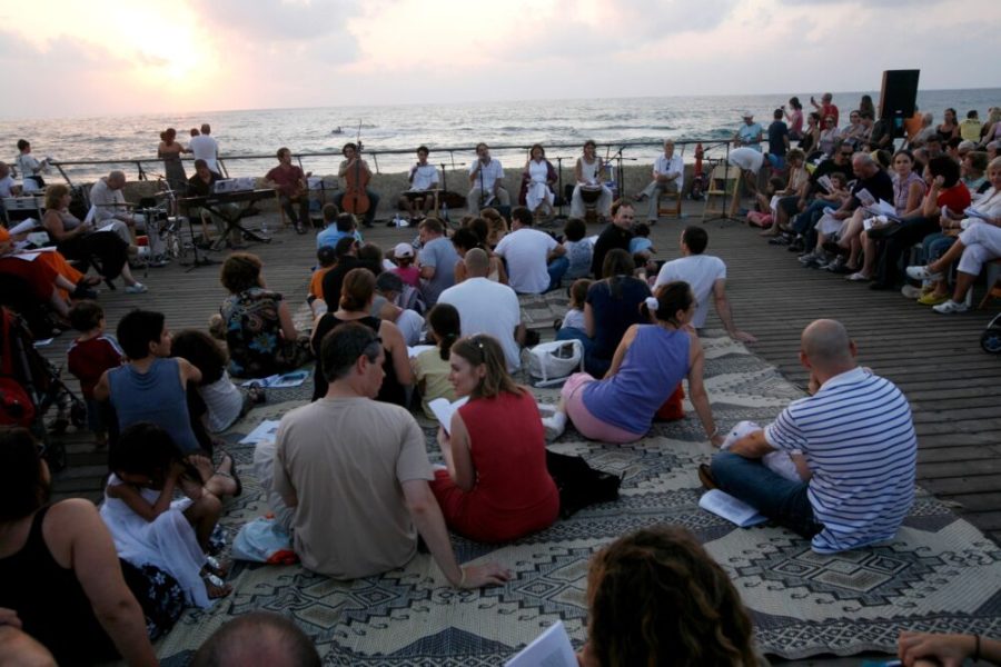 Kabbalat Shabbat in the Tel Aviv Port. Photo by Miriam Alster/FLASH90
