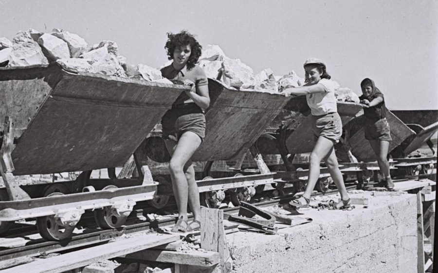 Women working at the stone quarry of Kibbutz Ein Harod in 1941. Photo by Kluger Zoltan/Government Press Office

