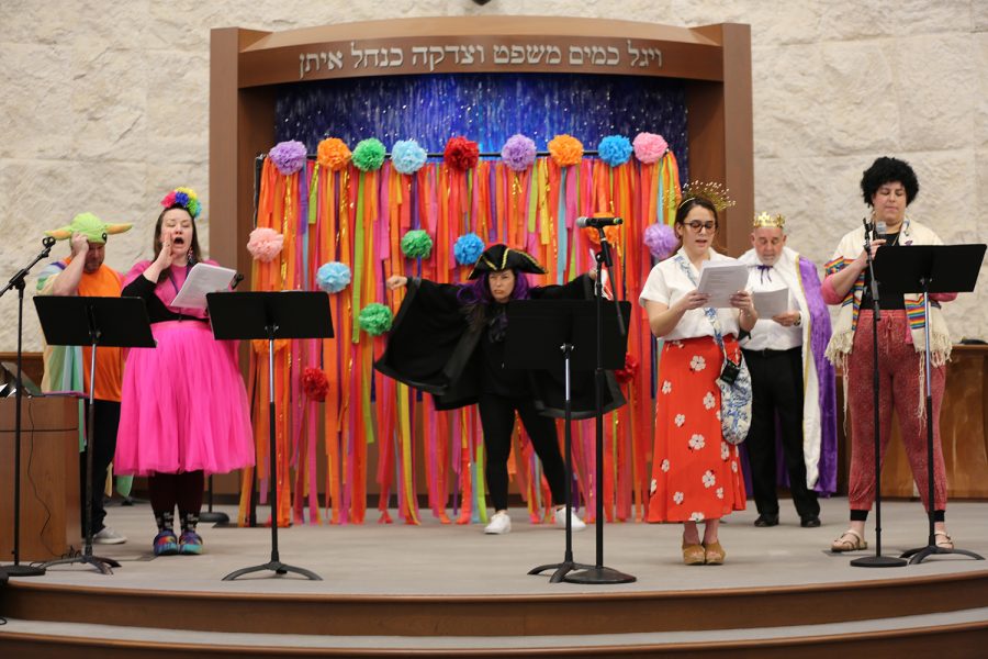 Purim celebration at Congregation Shaare Emeth on Sunday, March 13. Photo: Bill Motchan