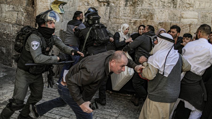 Israeli+police+raid+Al-Aqsa+mosque+to+quell+rioting+by+Palestinians