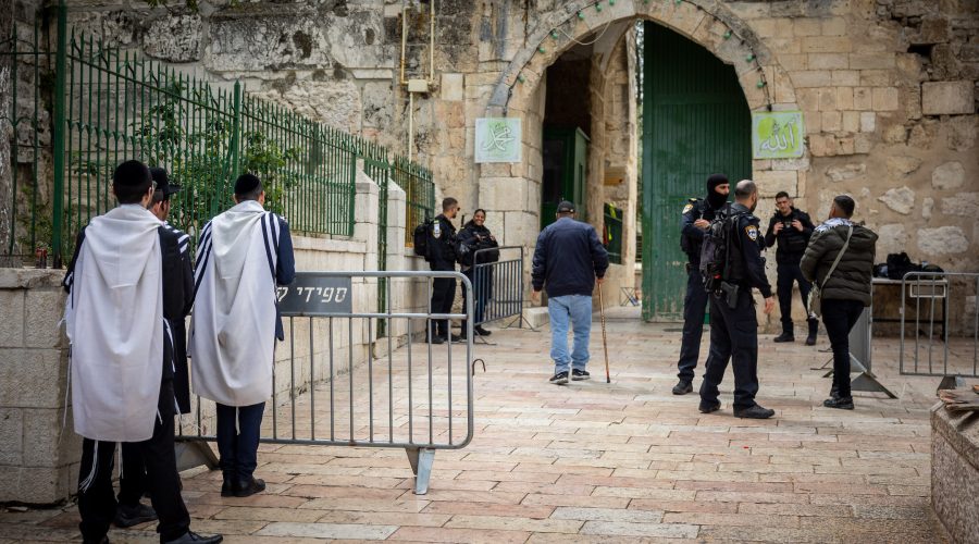Temple+Mount+closes+to+Jews+after+weeks+of+Jewish+visits+and+police+clashes