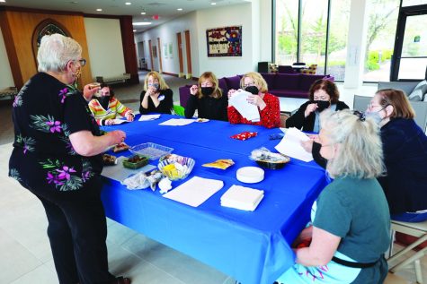  Betsy Enger leads a cooking demonstration during a Jewish Senior Connection program in April.  Photo: Bill Motchan