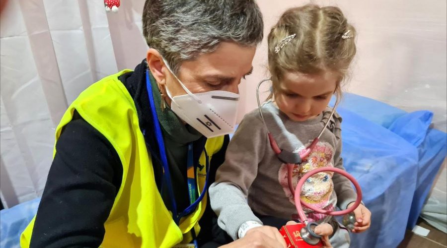 At Polish clinic for Ukraine refugees, Hadassah’s doctors dispense medicine and expertise