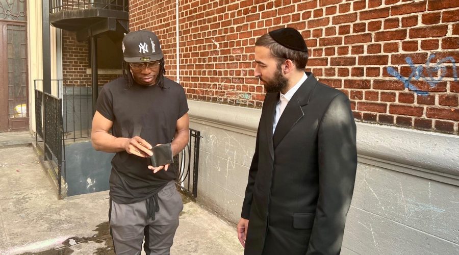 Bronx+man+who+lost+his+wallet+and+%241%2C400+is+grateful+to+Hasidic+family+who+returned+it
