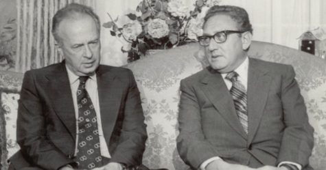 DEC. 17: Henry Kissinger, meeting with Prime Minister Yitzhak Rabin in September 1975, later that year spoke of an Israel much smaller than the country that emerged from the 1967 war. Photo: Israeli Government Press Office
