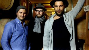 Distant Cousins—the popular Los Angeles-based band featuring former Blue Fringe frontman Dov Rosenblatt, Moshav’s Duvid Swirsky and singer-songwriter Ami Kozak—