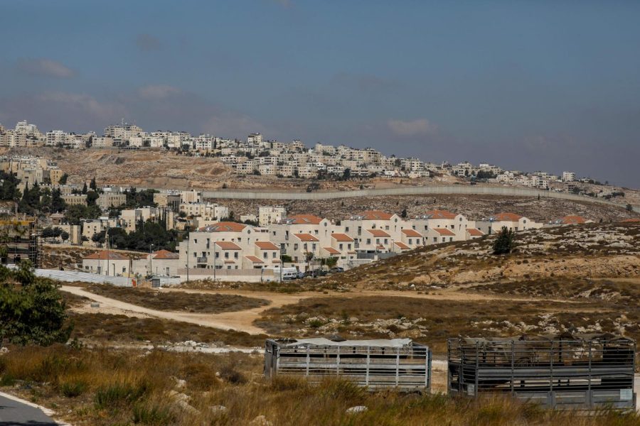 Israels concrete barrier separating the Jewish settlement of Neve Yaakov (foreground) in the northern part of east Jerusalem and the Palestinian area of al-Ram (background) in the West Bank. (Oct. 2020). (Ahmad Gharabli/AFP via Getty Images)