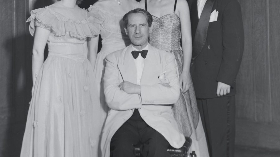 Leo Sirota (sitting) and his students posing for photographs at the Sheldon Memorial. Photo by Sievers Studio, June 1951. Missouri Historical Society Collections.