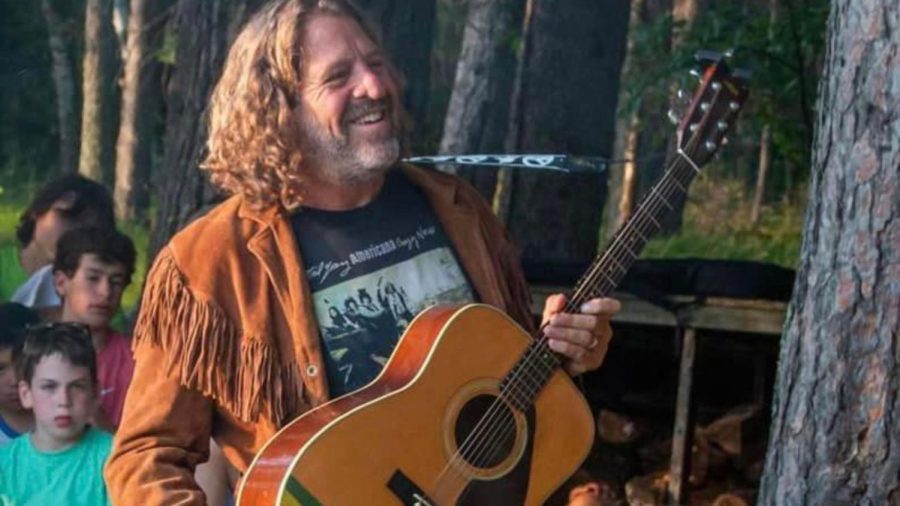 Rabbi Randy Fleisher, nicknamed “Dylan,” with a cool, tassled jacket, a guitar and a head full of curls that made him look like Bob Dylan.